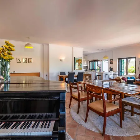 Villa Eiras Altas By Portucasa Corte Vidreiro