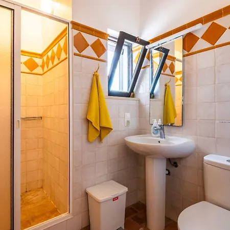 Villa Eiras Altas By Portucasa Corte Vidreiro