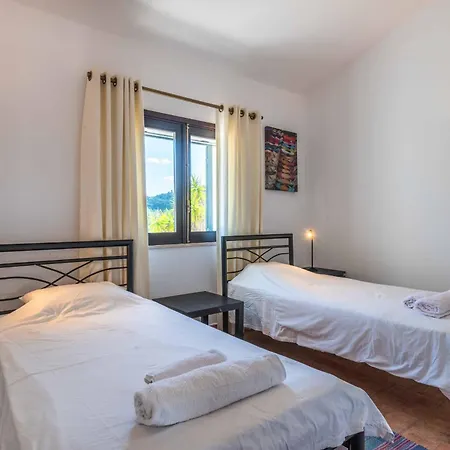 Villa Eiras Altas By Portucasa Corte Vidreiro