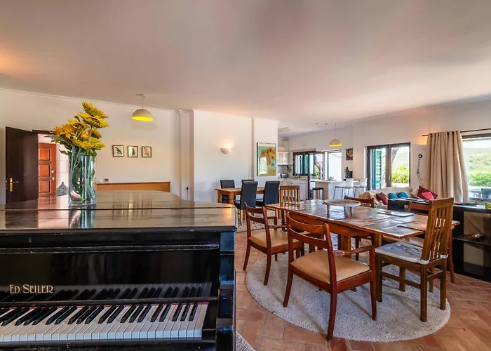 Villa Eiras Altas By Portucasa Corte Vidreiro